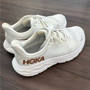 HOKA Arahi 7 White Running Shoes